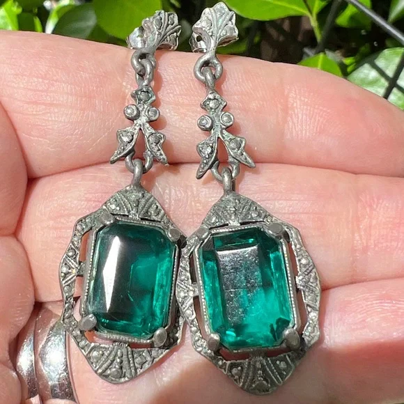 VINTAGE ART DECO STYLE EMERALD GREEN COLOR PASTE DANGLE DROP LONG EARRINGS